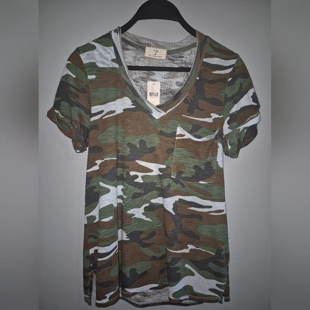 Anthropologie T.La Camo V-Neck Tee Size Small - Picture 2 of 6
